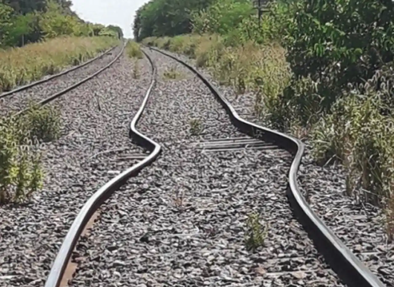 Impresionante: así­ quedaron las ví­as del tren Sarmiento por el calor en Buenos Aires