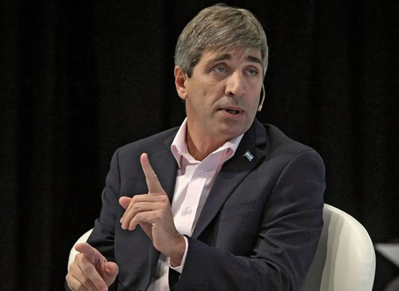 Caputo y la ANSES, en la mira de la Justicia por el uso de sus fondos