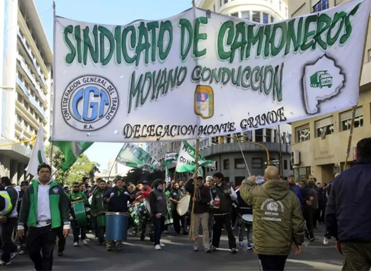 Camioneros convocó a un paro general para el jueves por el conflicto de OCA