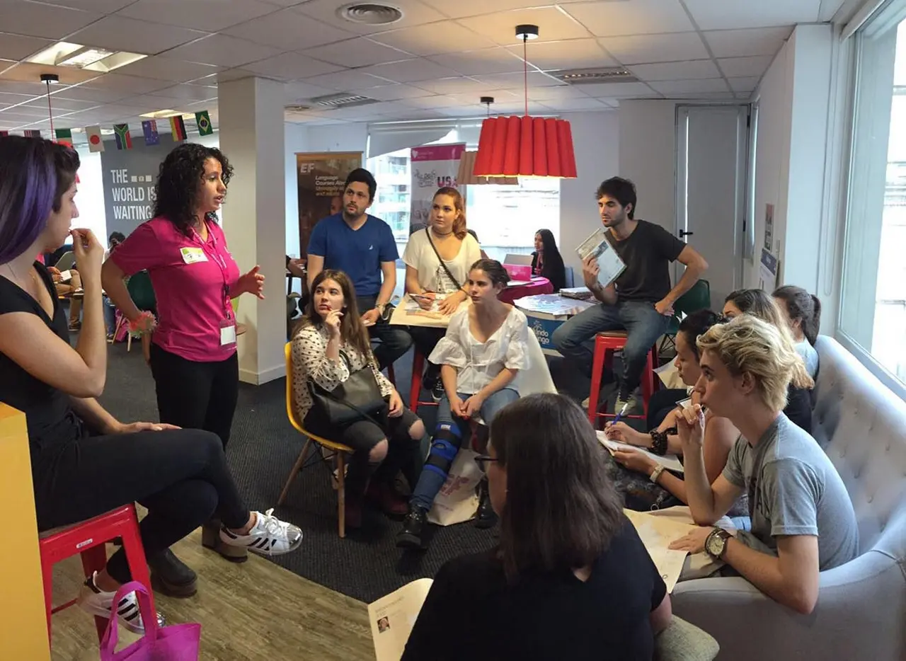 Estudiar en el exterior: una feria de intercambios se realiza en simultáneo en 13 ciudades argentinas