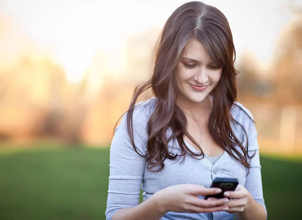 Dolor de cuello: ¿puede ser a causa del uso del celular?