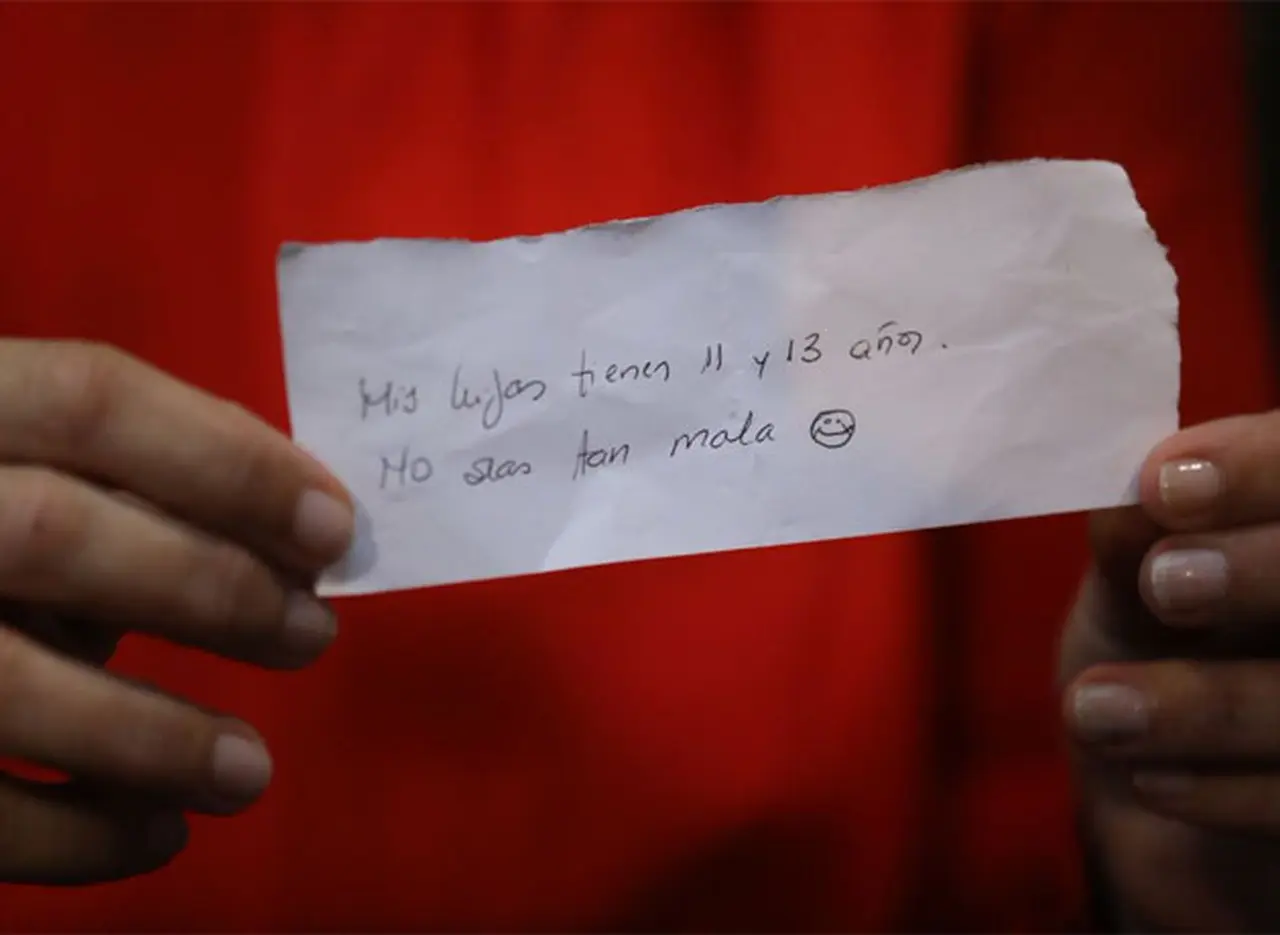 Escandaloso paso de Caputo por el Congreso: peleas, corte de luz, un papelito misterioso y final abrupto