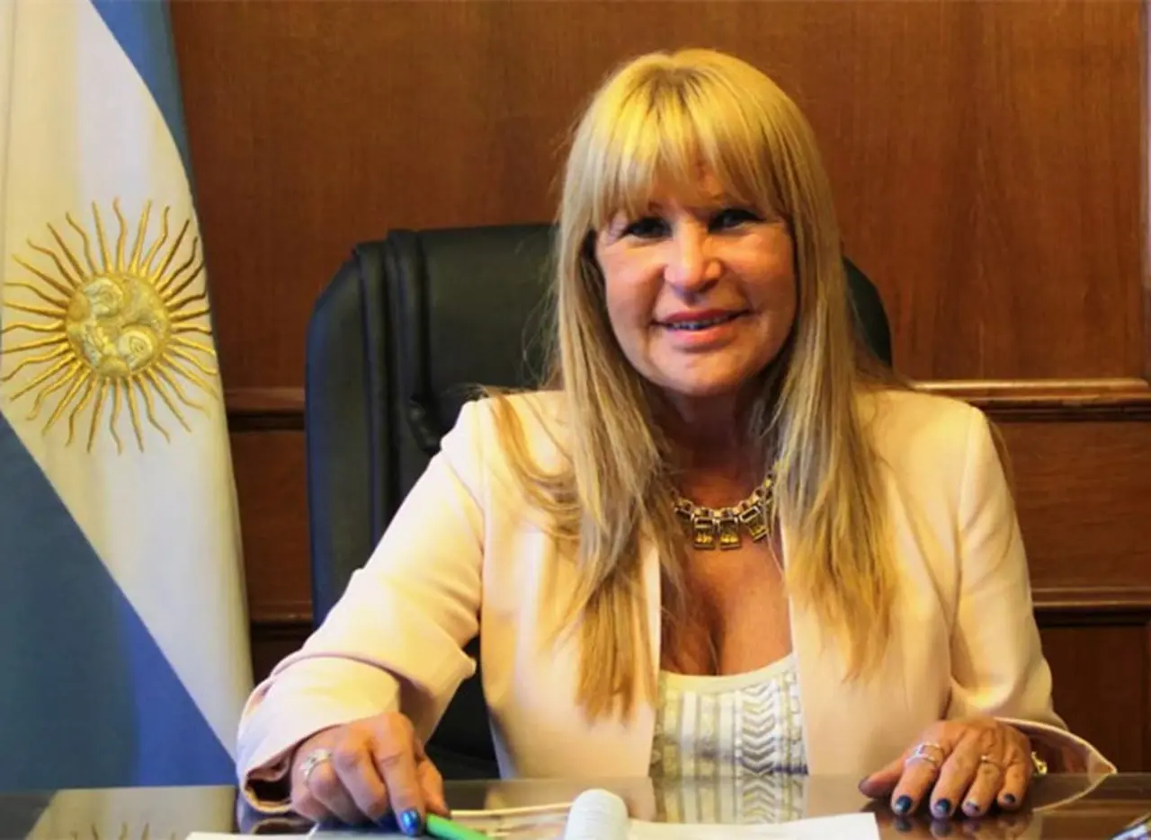 Aí­da Ayala: "Antes de que me quiten los fueros, renuncio"