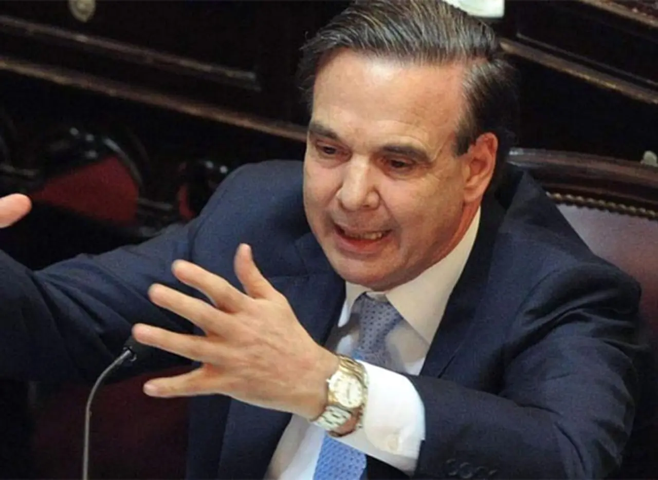 Pichetto: "Hay 10 millones que trabajan y 17 millones que cobran del Estado"
