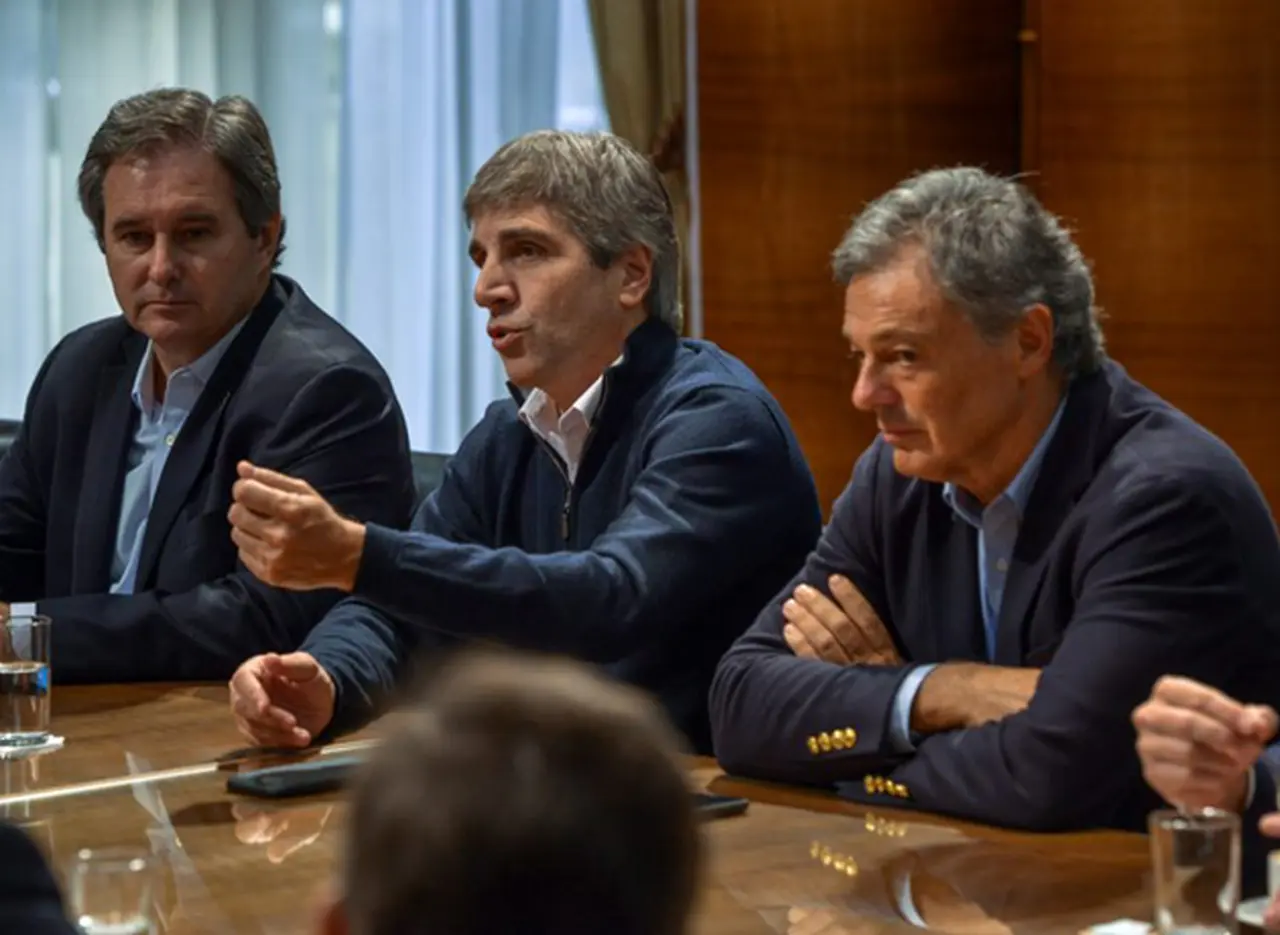 El Gobierno promete trabajar para que el traslado de la devaluación a precios sea el menor "posible"