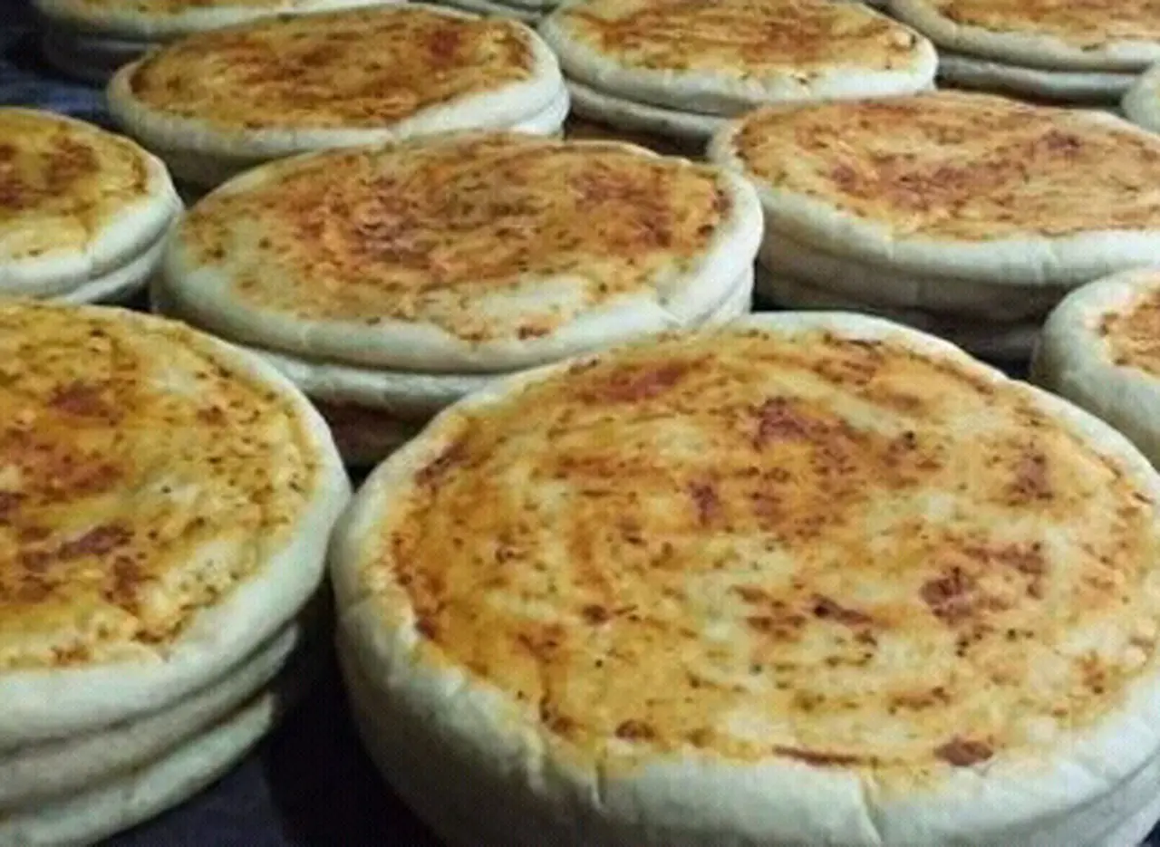 La ANMAT prohibió la venta de una prepizza, facturas y otros panificados