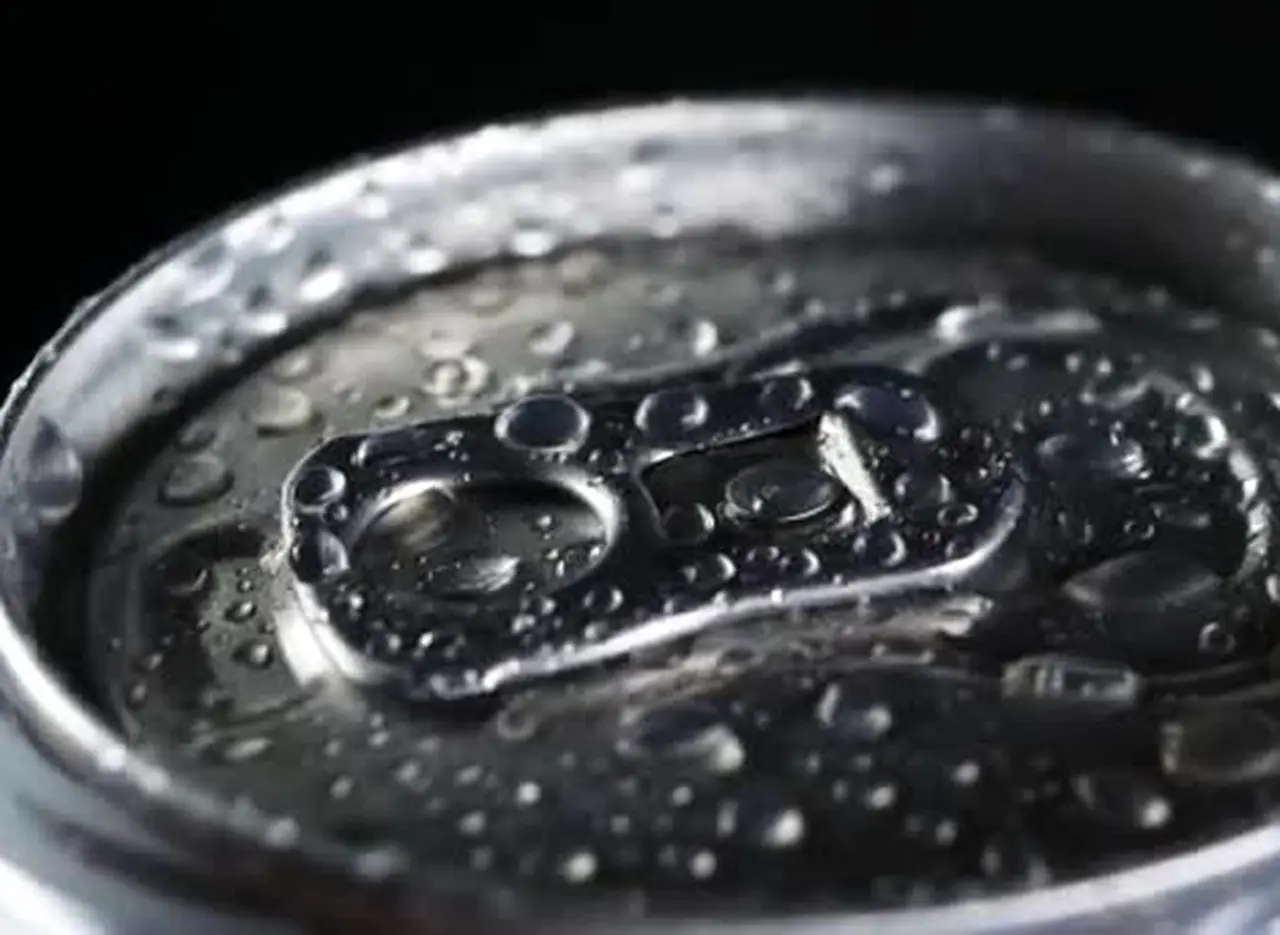 Video: así­ funcionan las latas de bebidas que se enfrí­an solas en un minuto