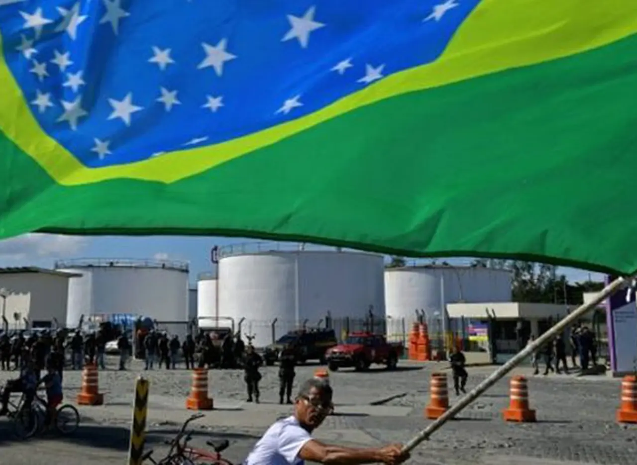 Petroleros de Brasil levantaron paro tras fallo judicial que les impuso millonarias sanciones a los sindicatos
