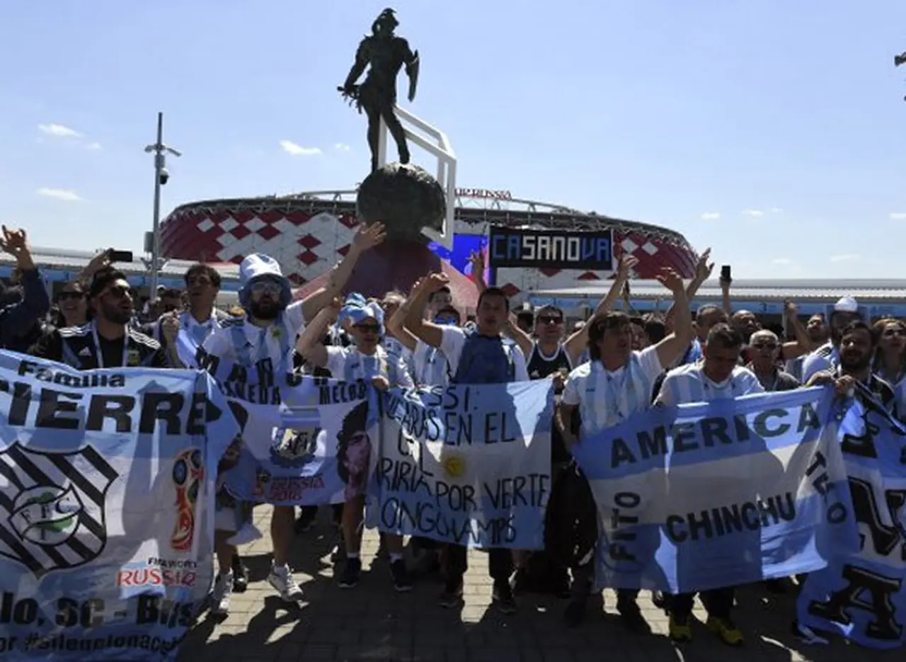 Moscú: un ruso se arrojó al vací­o para suicidarse y cayó sobre argentinos