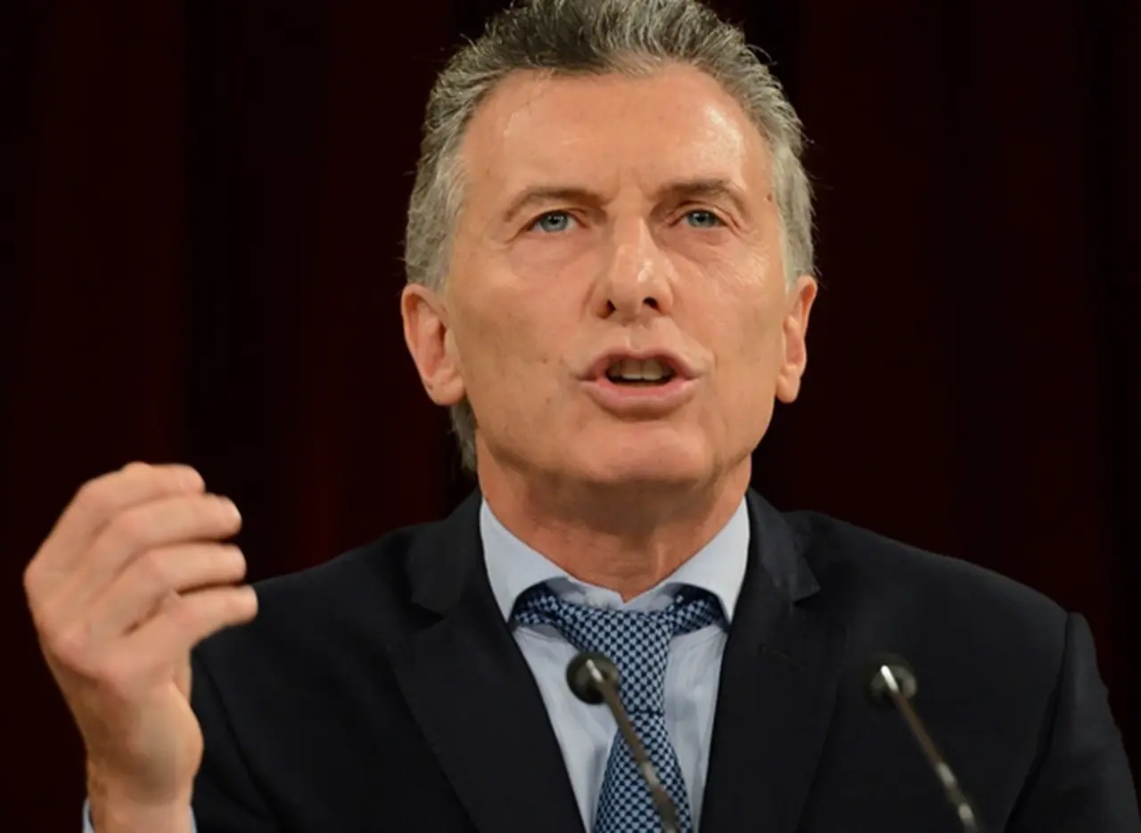Contrataciones, autos y viajes: claves del decreto de Macri para recortar gastos del Estado