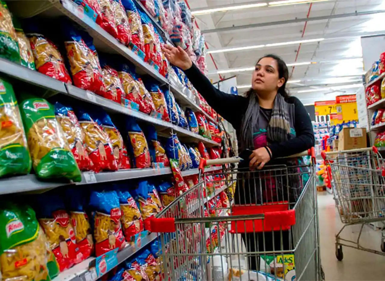 Comprar en supermercados argentinos ahora es más barato que en Chile y Uruguay