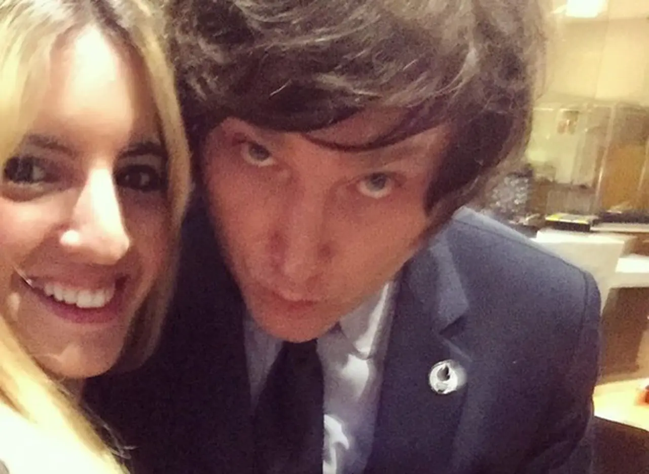 Video: a Javier Milei le mostraron una foto suya con una mujer y lo descolocaron al aire