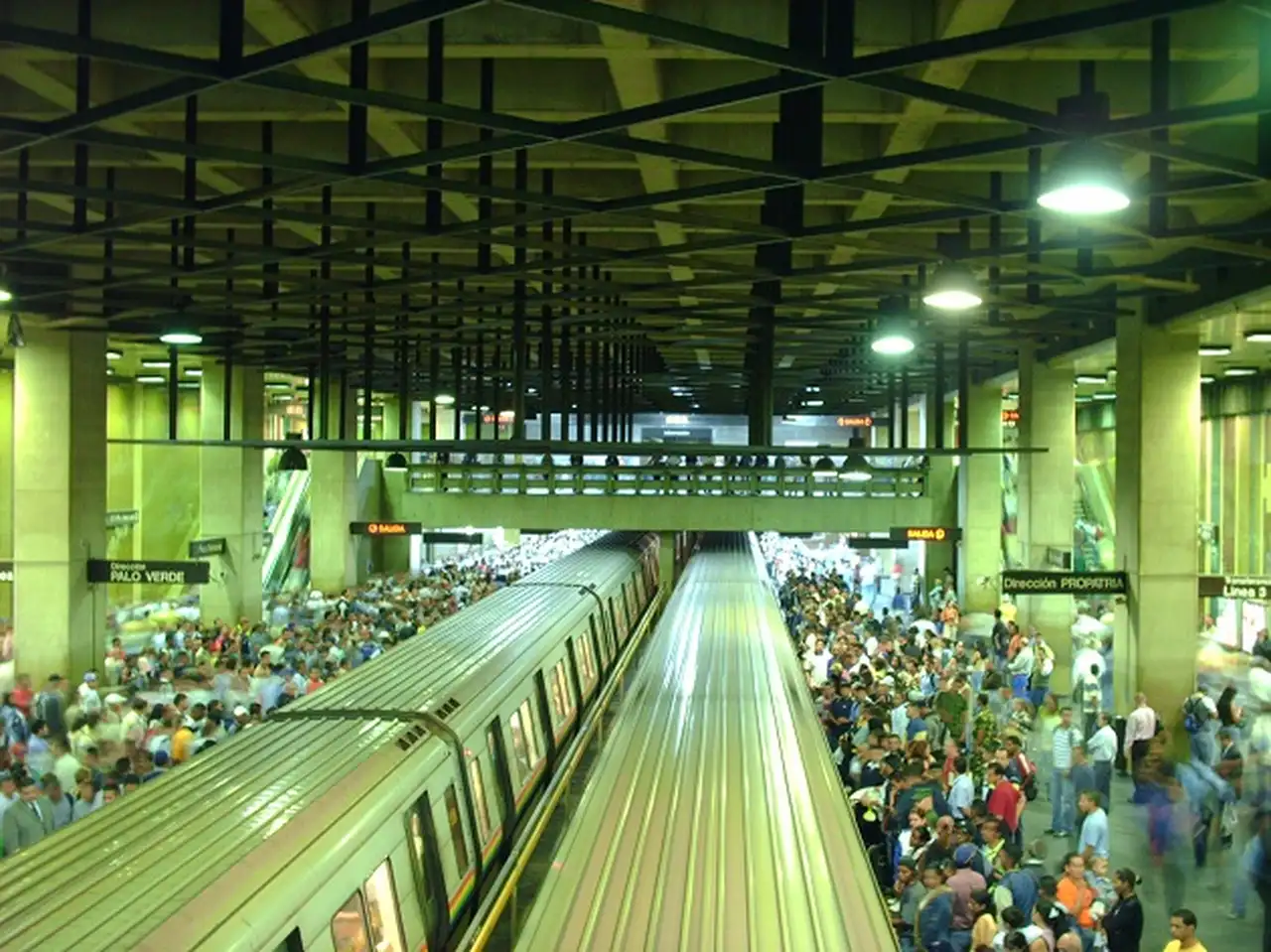 Colapsado, el subte en Caracas es gratis: ya no hay papel para boletos