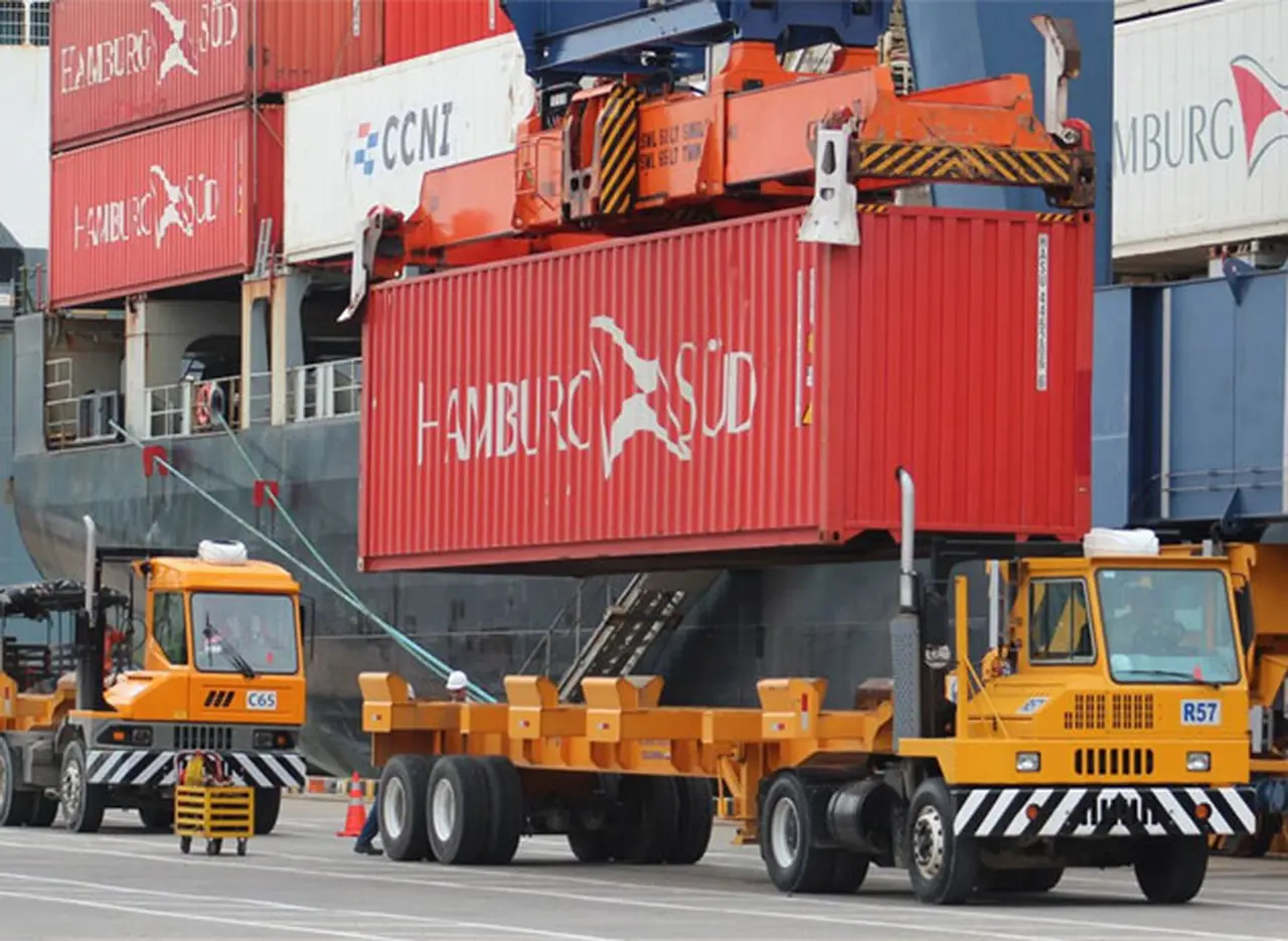 Efecto dólar: cayeron las importaciones y el déficit de la balanza comercial se achicó a u$s382 millones