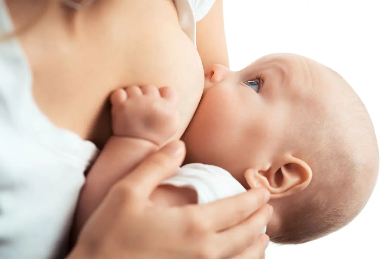 Lactancia: claves para una correcta alimentación del bebé y protección de la madre