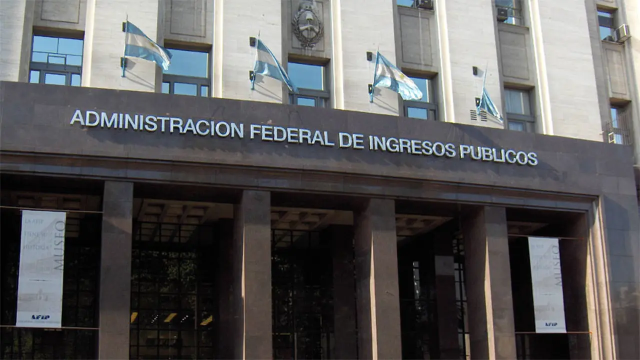Aumentan las críticas de los expertos al "impuestazo" que cederá el Ejecutivo para aprobar el Presupuesto 2019