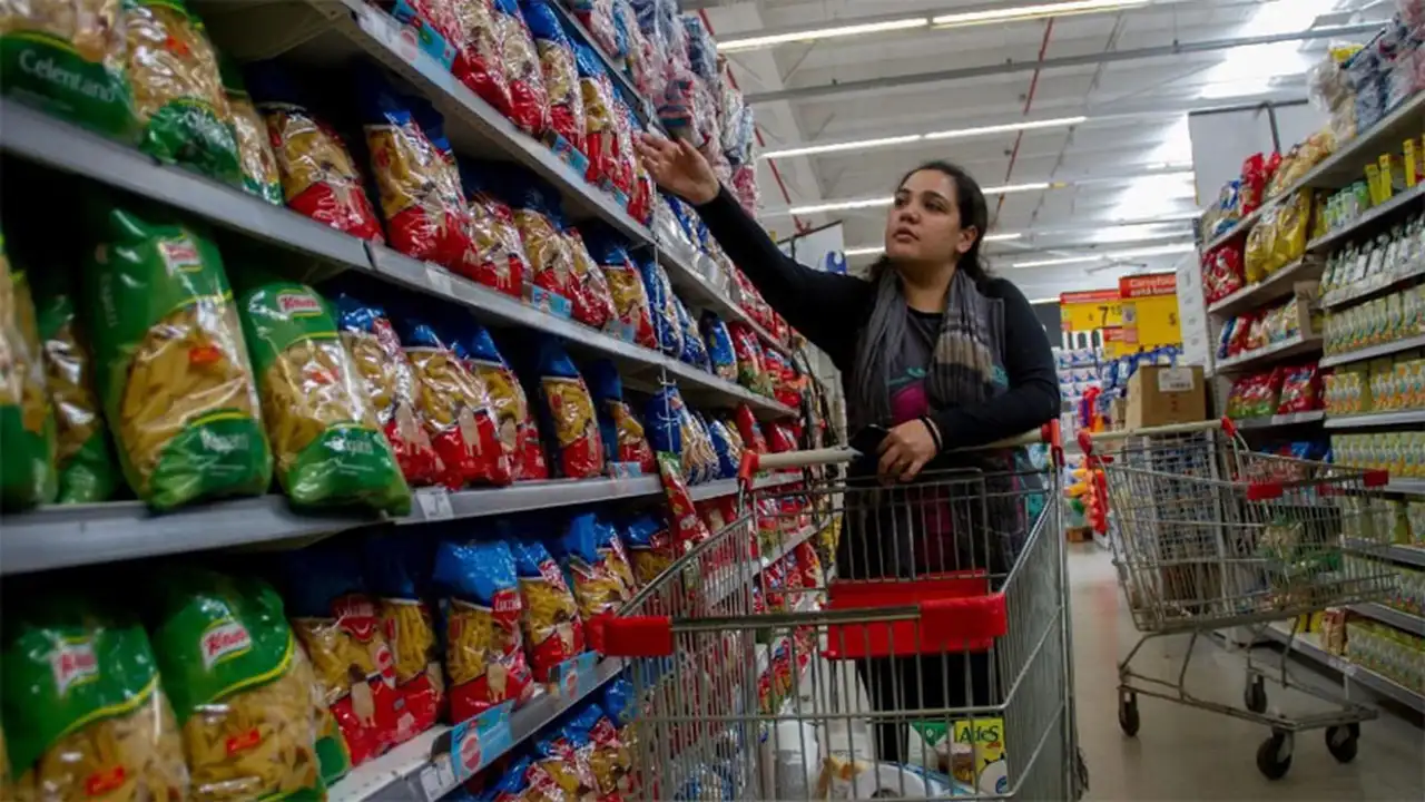 El salario real retrocedió a niveles de 2010 por la pérdida contra la inflación, según los gremios