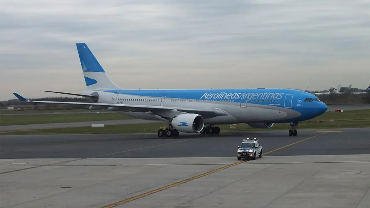 El Gobierno prorrogó por 15 años la concesión de rutas a Aerolíneas y Austral