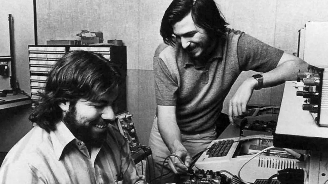 Creadores de Apple: Steve Jobs junto a Steve Wozniak.