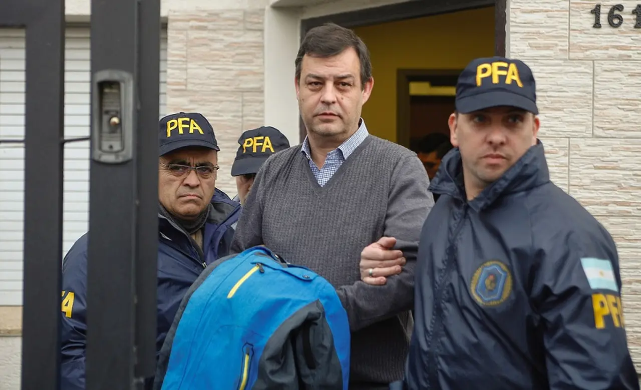 La UIF le encontró una cuenta no declarada en el exterior al ex contador de los Kirchner