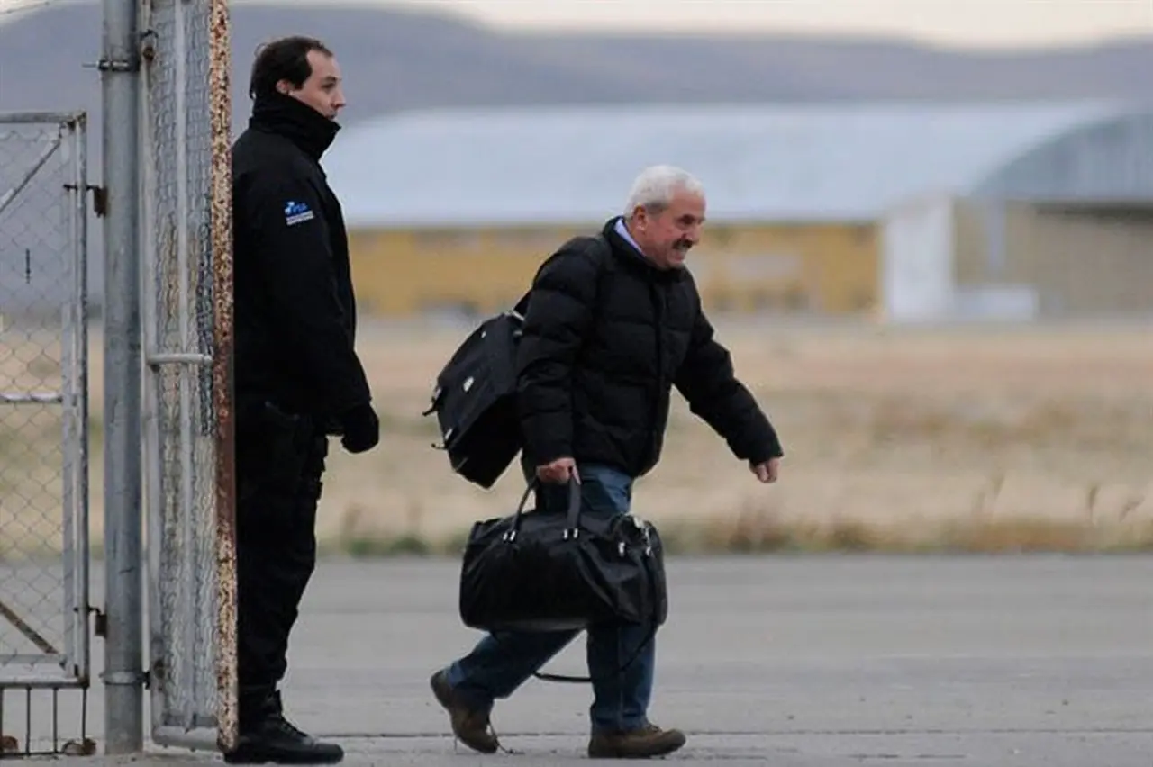 Aseguran que los Kirchner usaban aviones presidenciales para llevar bolsos con dólares a Santa Cruz