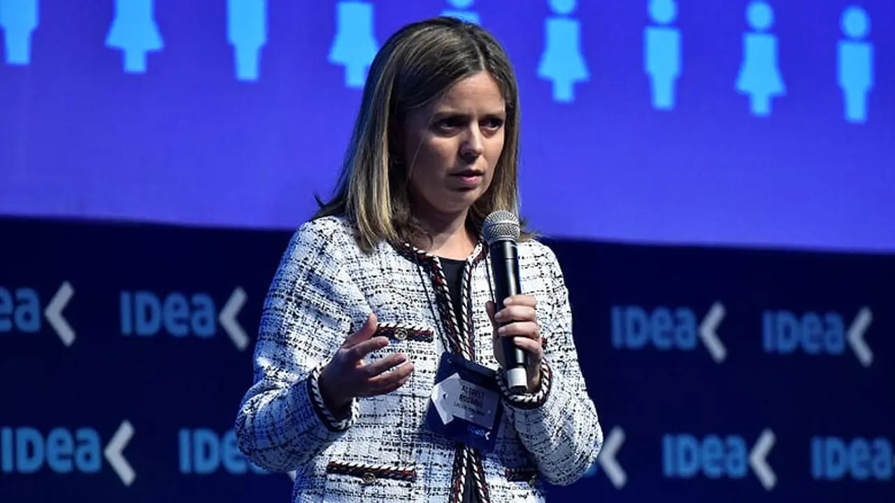 Rosario Altgelt, ejecutiva de Latam, durante el Colquio de IDEA.