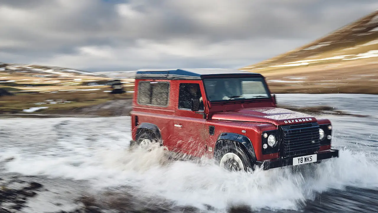 El nuevo Defender llegaría en 2020 con nueva plataforma