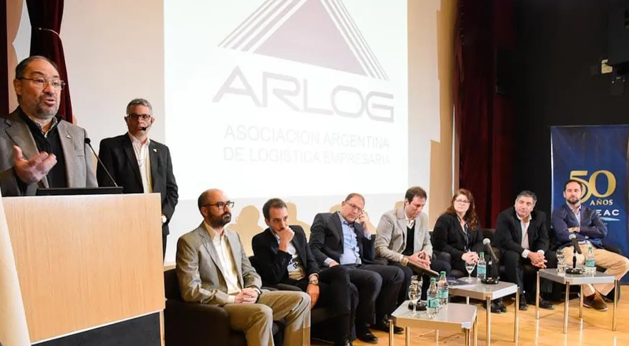 Empresas de logística, en problemas por la suba de costos y el salto del dólar