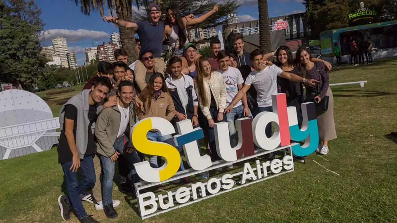 La Ciudad vuelve a homenajear a los estudiantes del interior y a los extranjeros
