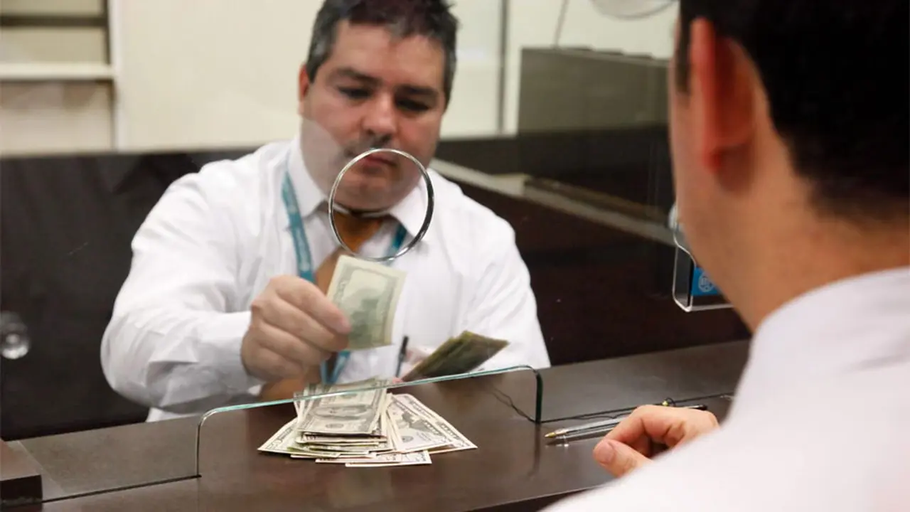 ¿Qué son los encajes bancarios y por qué los aumentó el Banco Central?