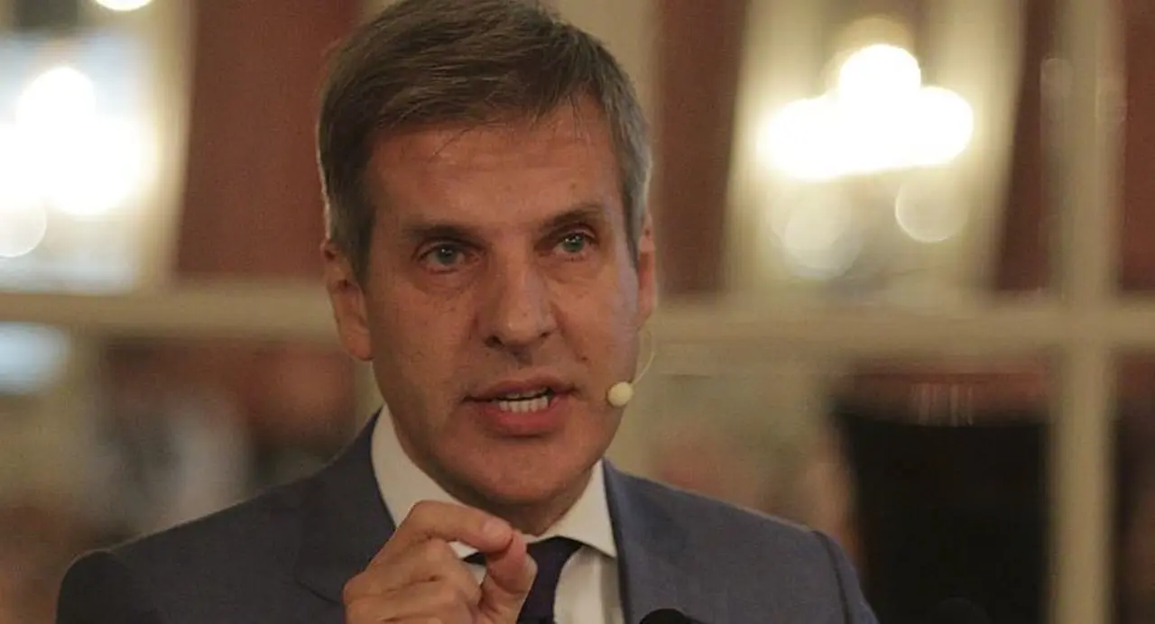 el economista planteó la necesidad de bajar el gasto público
