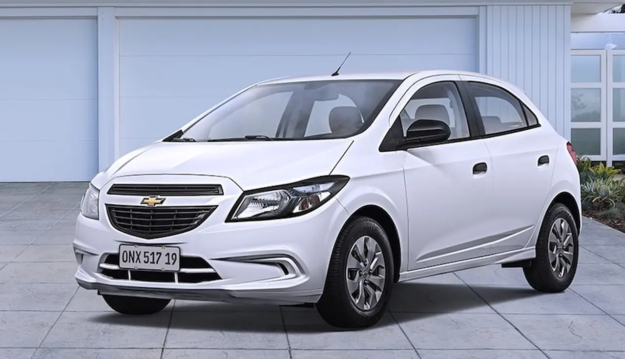 Chevrolet Onix Joy, uno de los modelos con descuentos.