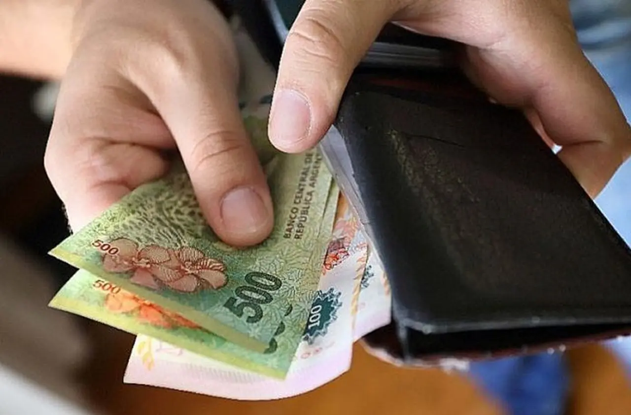 Caída salarial: qué sectores vienen más atrás en la carrera contra la inflación