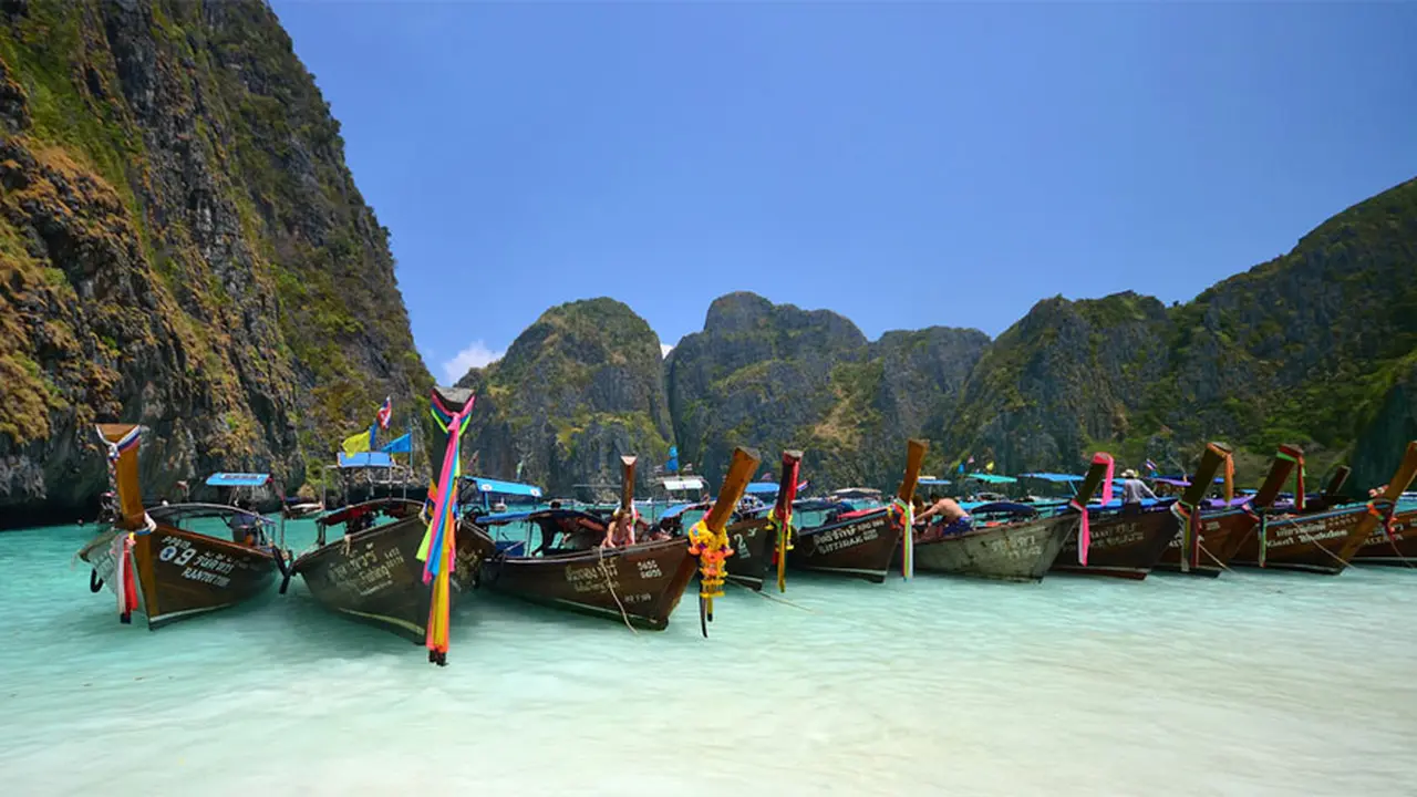 Tailandia cierra indefinidamente la playa famosa de la película de Di Caprio por exceso de turistas y daño ambiental