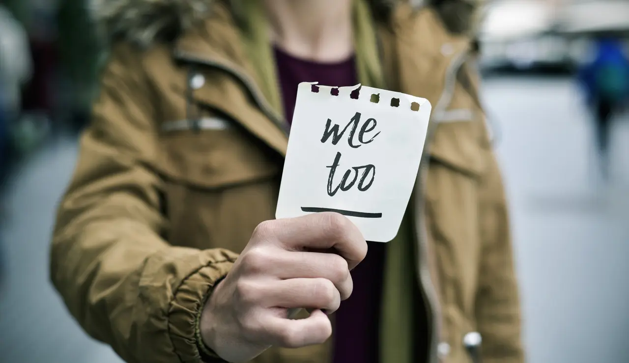 Hombres de negocios reconocen que cambiaron su comportamiento tras emerger el #MeToo