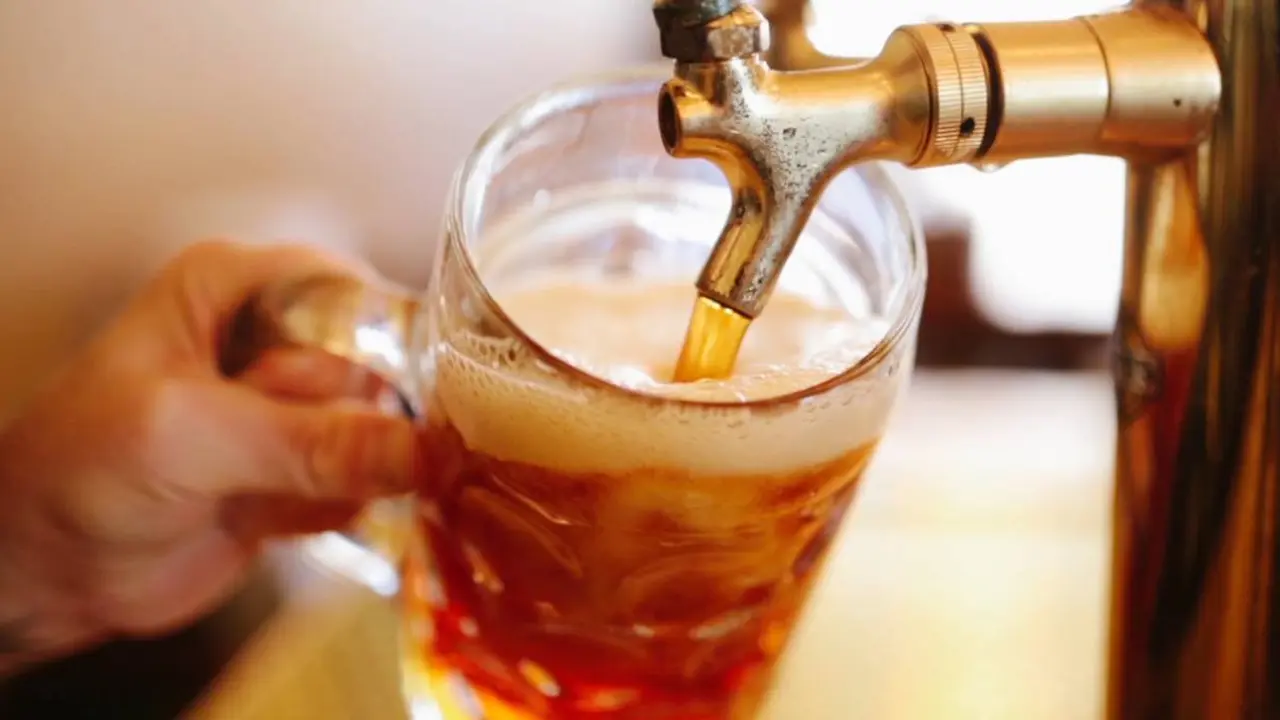 Detectan rastros de herbicida en cervezas y vinos populares