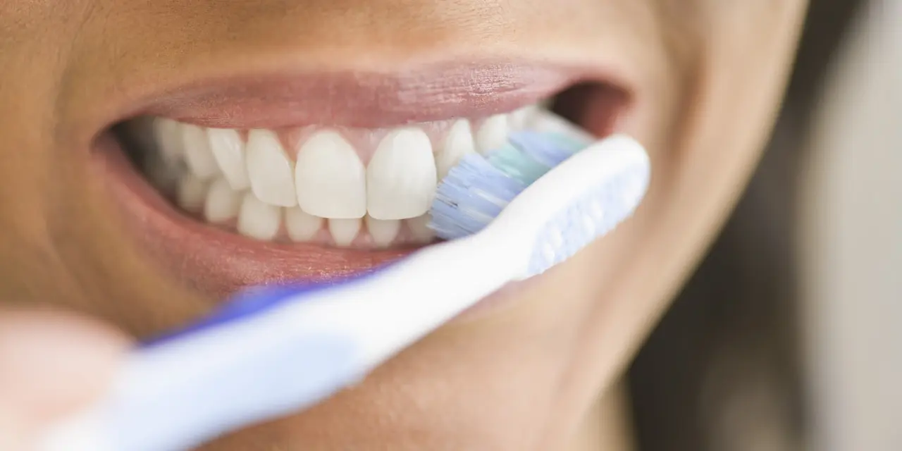 ¿Te lavás los dientes después de cada comida? Descubrí qué hábitos podrían dañar tu salud bucodental