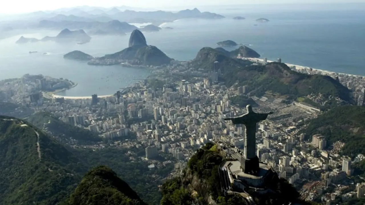 En países como Brasil en impuesto que pagan las empresas no pasa de 34% y los dividendos no tributan