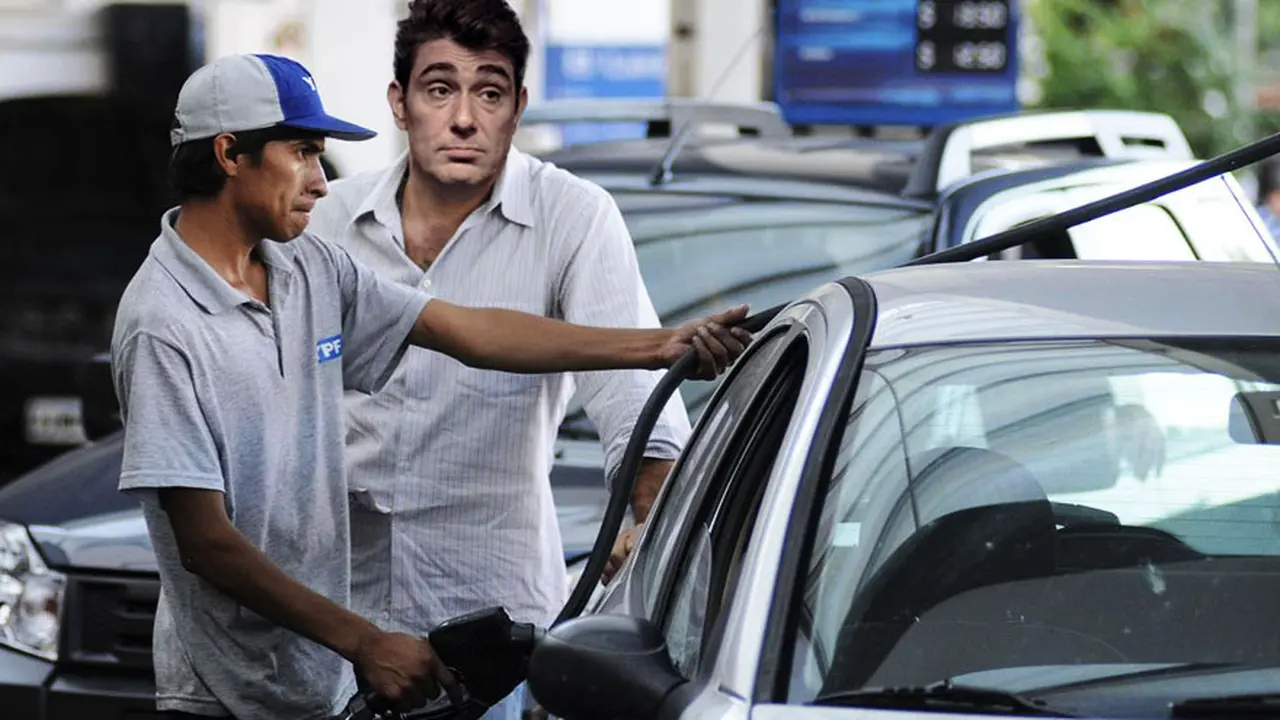Las petroleras niegan que falten combustibles.