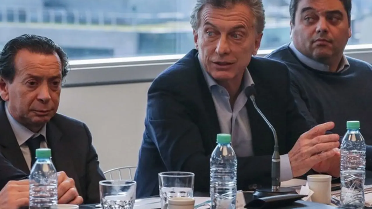 Macri firmó el decreto para que privados cobren bono de 5.000 pesos y facilitó condiciones para abonarlo