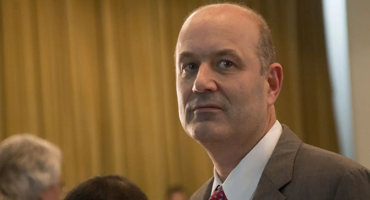 El peligroso final del cepo al dólar: por qué Sturzenegger alerta sobre "implosión económica"