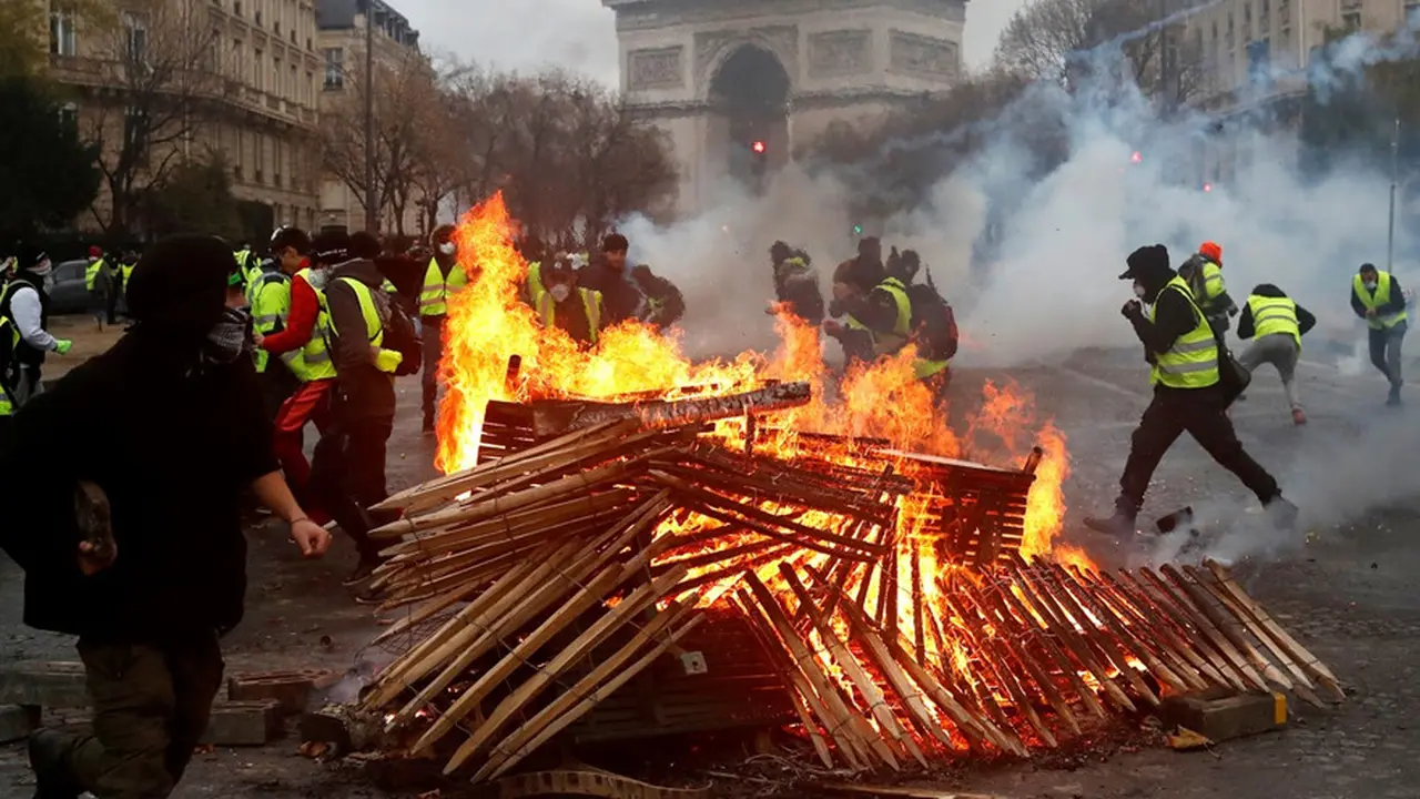 Violentos enfrentamientos en París: más de 180 detenidos en la protesta de los "chalecos amarillos"