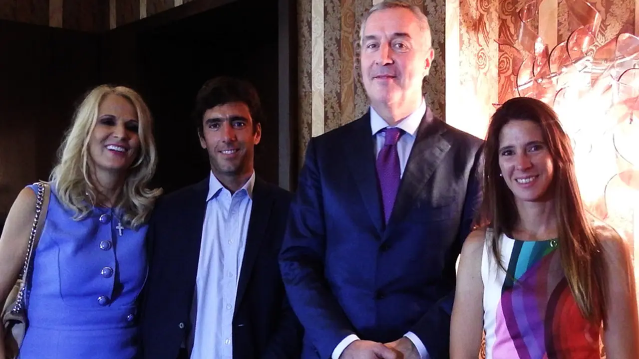 De izquierda a derecha: Lidija Đukanović, Primera dama de la República de Montenegro; Federico Tomasevich, Presidente de Puente; Milo Đukanović, Presidente de la República de Montenegro, Verónica Blundi, esposa de Federico Tomasevich.