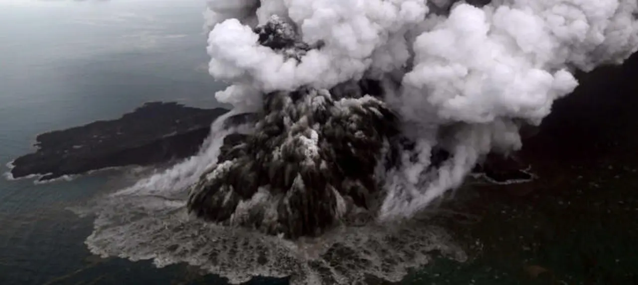 Indonesia continúa en alerta de tsunami