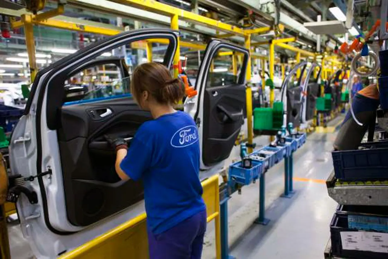 Suspenden a 500 operarios de Ford y denuncian que la planta de Pacheco está parada