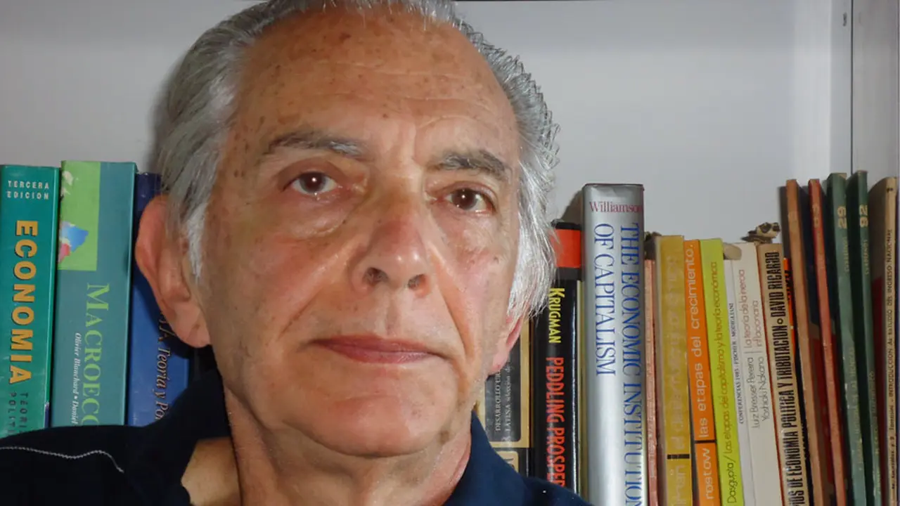 Para Beker, la economía "está en terapia intensiva"