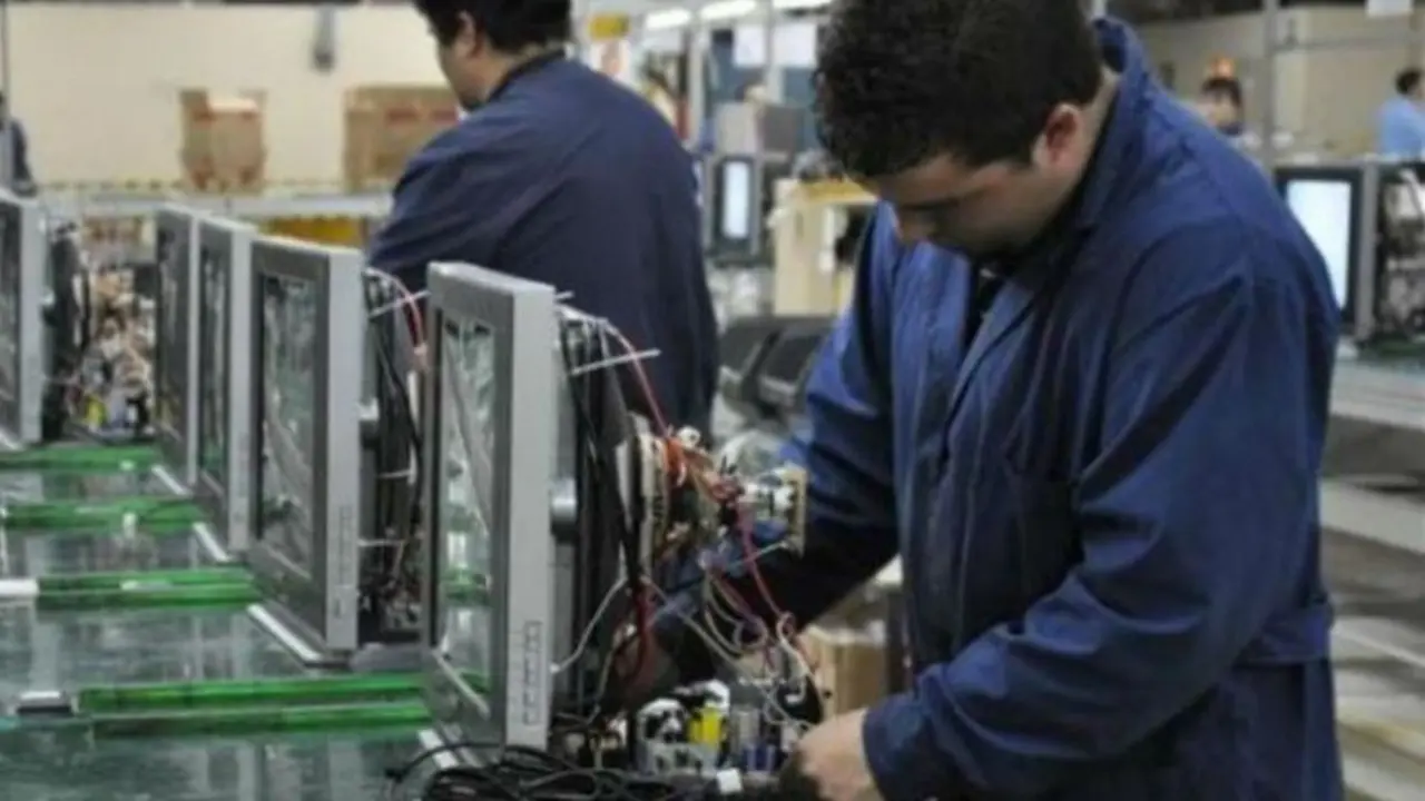 Actualmente trabajan en la industria electrónica 7.500 personas de forma directa y otras 2.500 de manera indirecta,