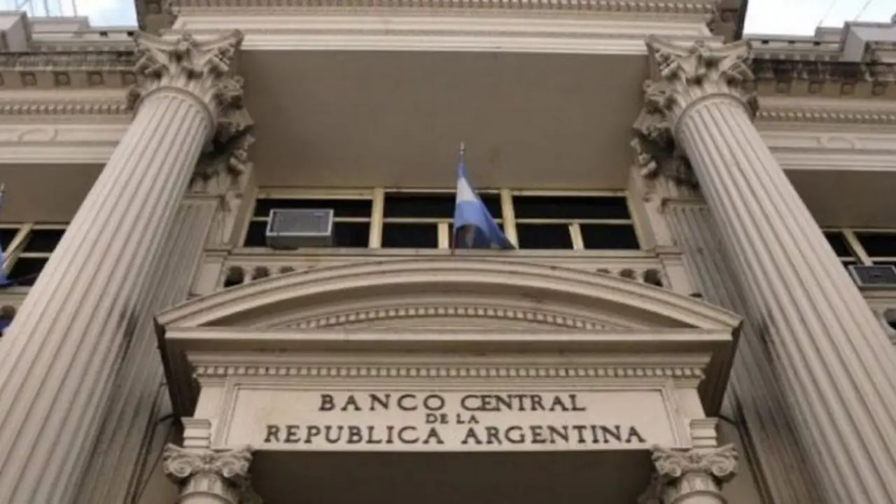 En la City destacan la cautela del BCRA al ampliar sólo a u$s75 M el límite de compras diarias