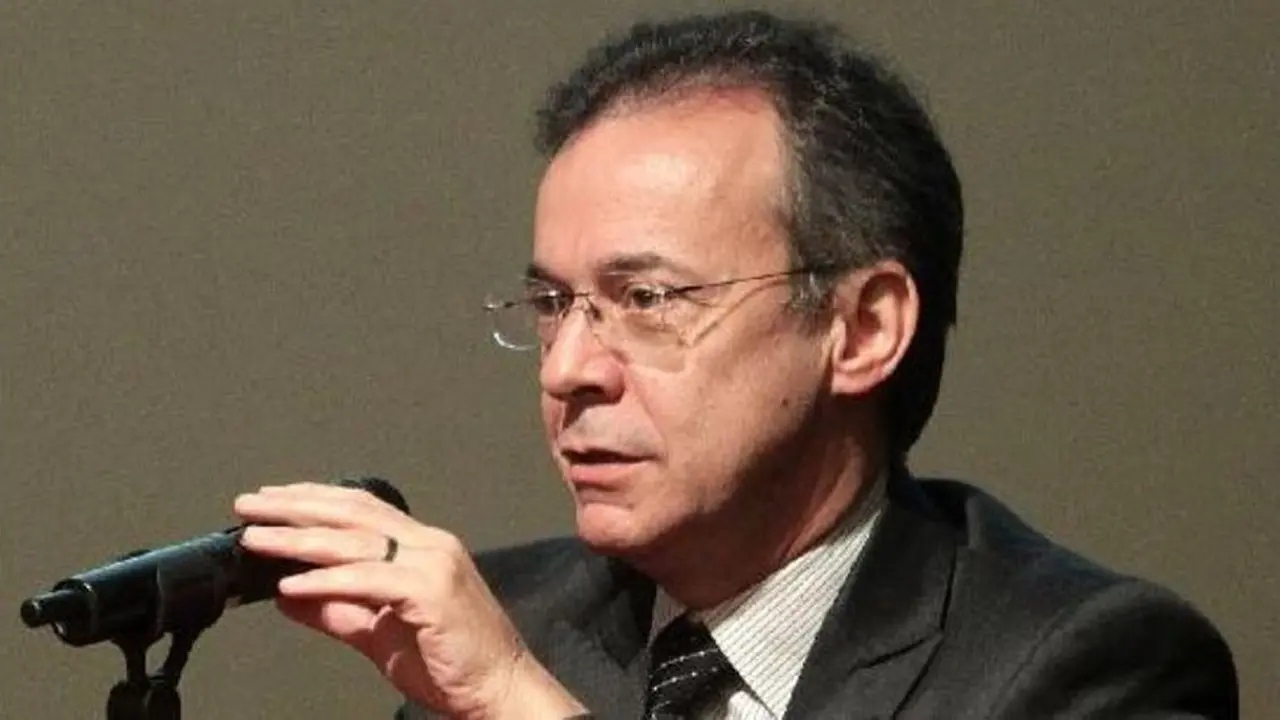 Artana: "Con los dólares que puede vender el Gobierno, aguanta una corrida cambiaria"