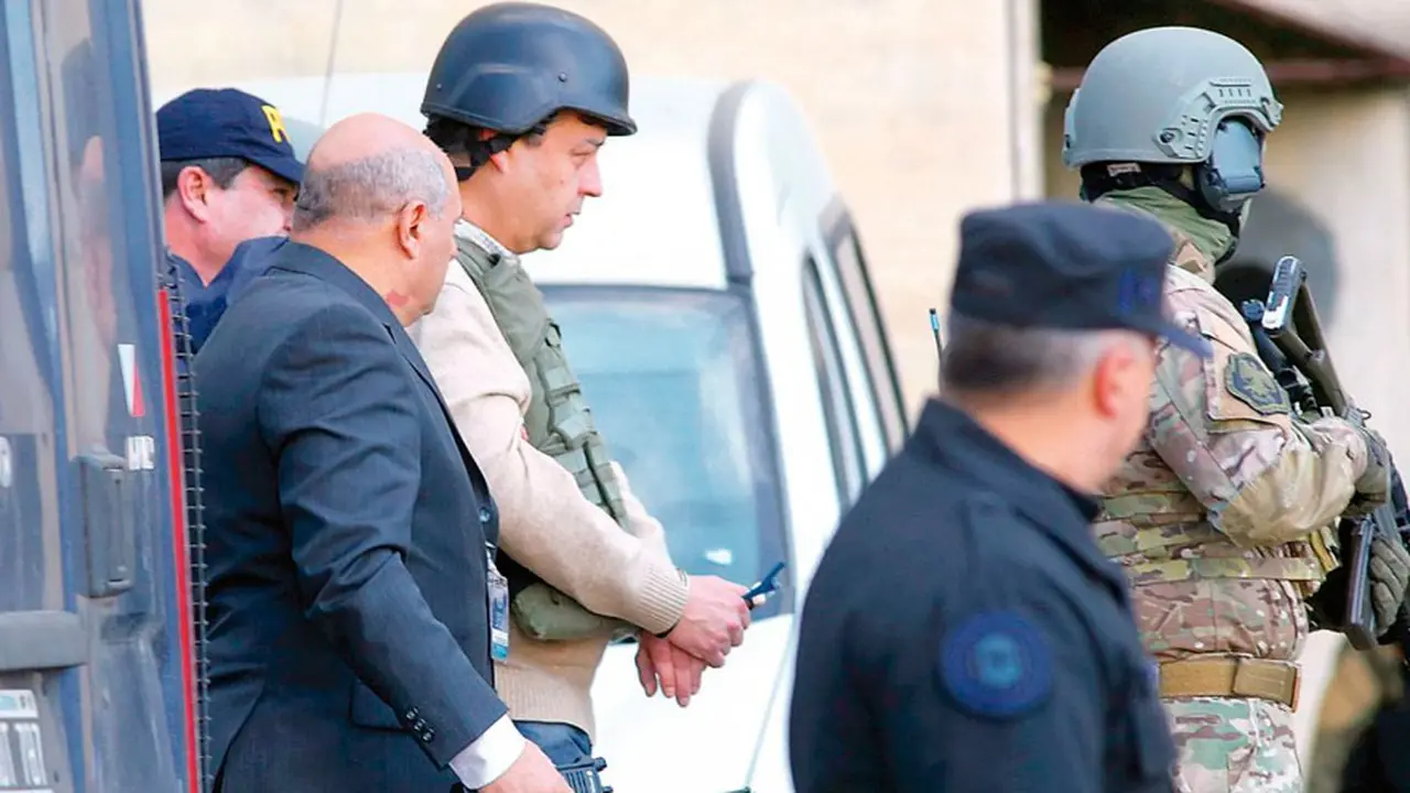 Manzanares acusó a Eskenazi de recibir dinero negro de los Kirchner